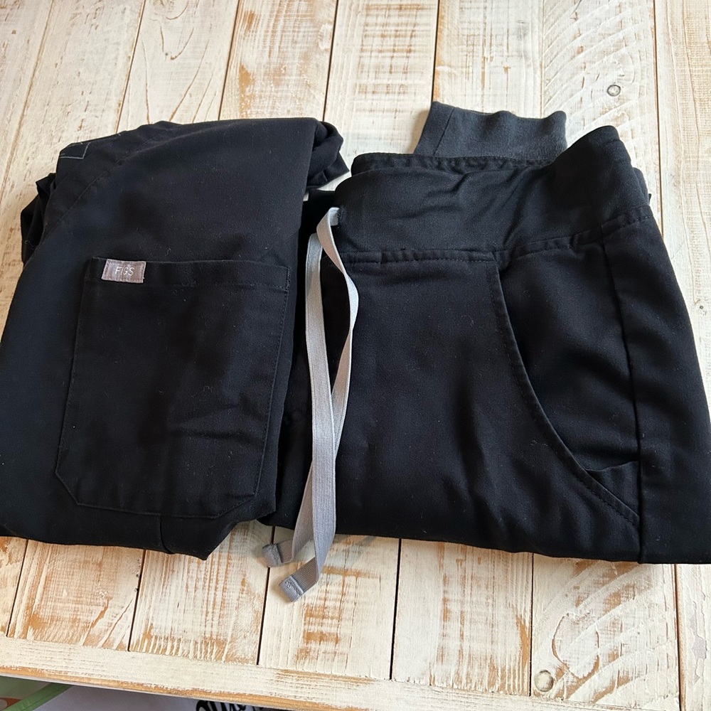 Black Zamora Jogger Scrub Pants XS/P Catarina One-Pocket Scrub Top XS